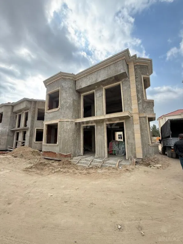 Satılır 8 otaqlı həyət evi 400 m²