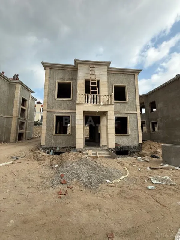 Satılır 8 otaqlı həyət evi 400 m²