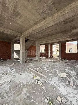 Satılır 8 otaqlı həyət evi 400 m²