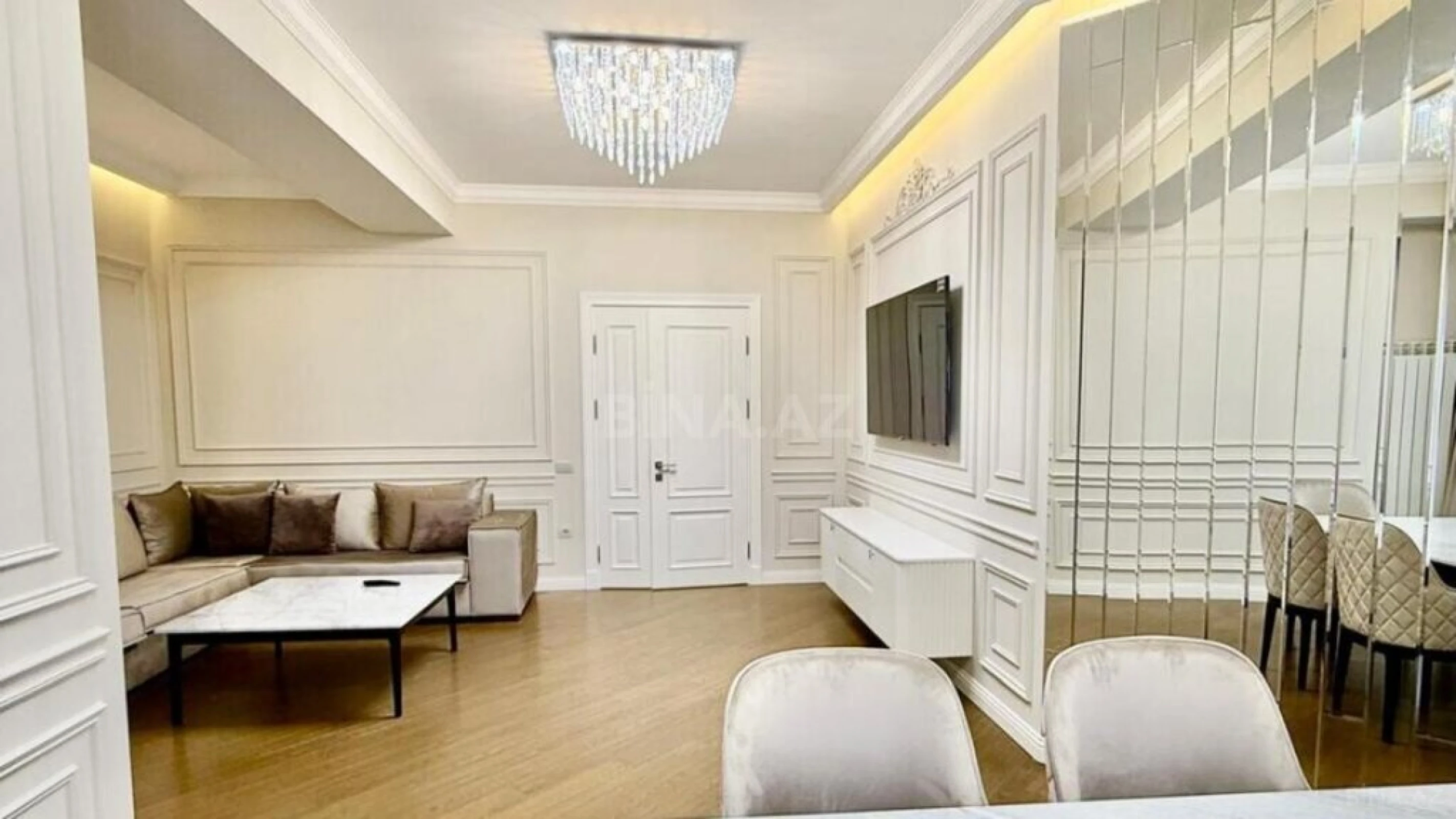 Satılır 4 otaqlı mənzil 205 m²