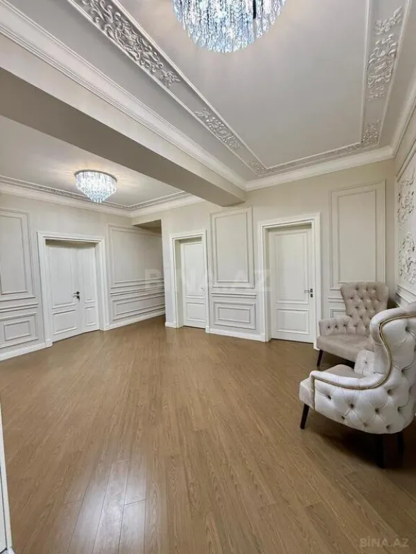 Satılır 4 otaqlı mənzil 205 m²