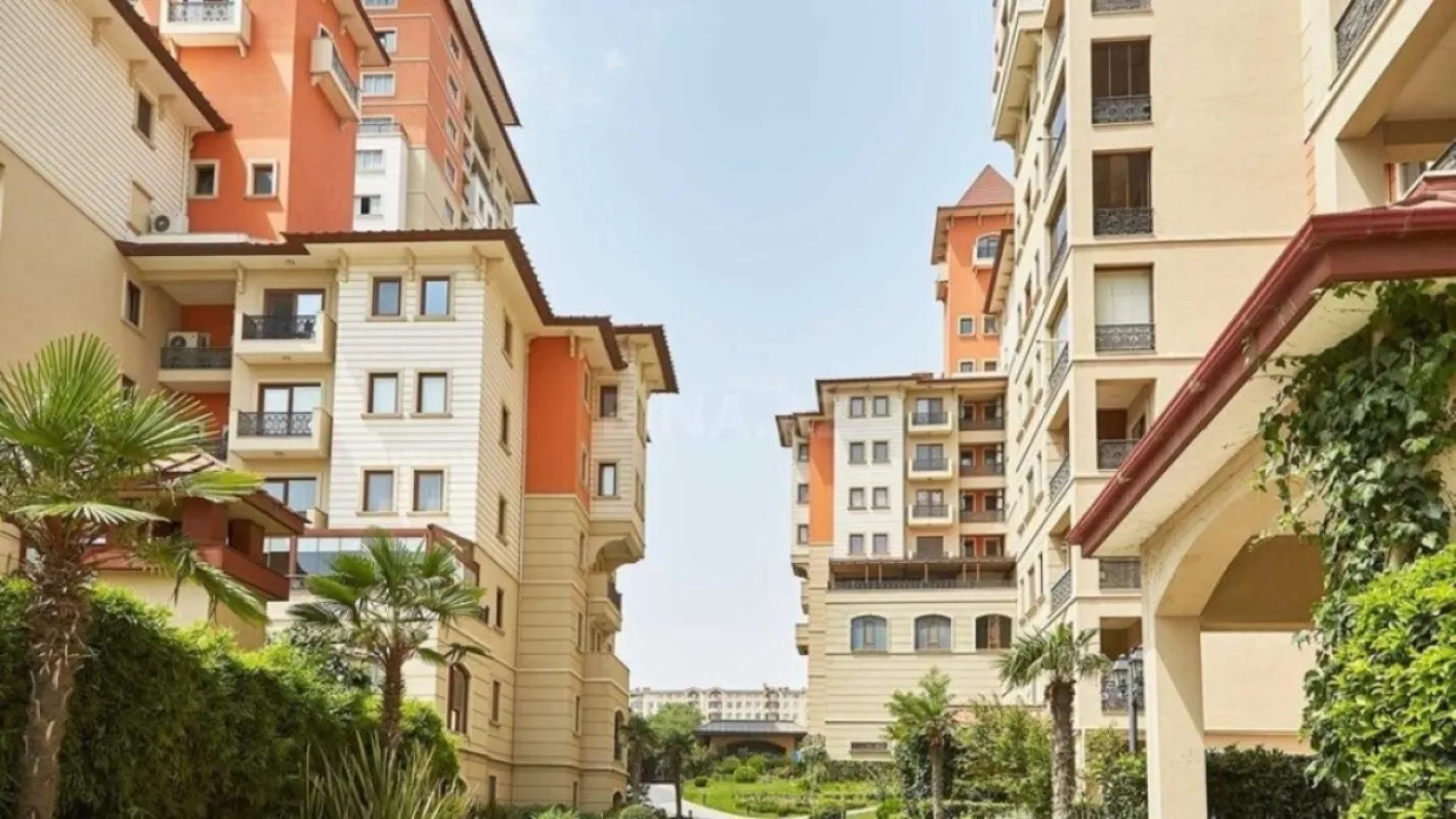 Satılır 4 otaqlı mənzil 205 m²