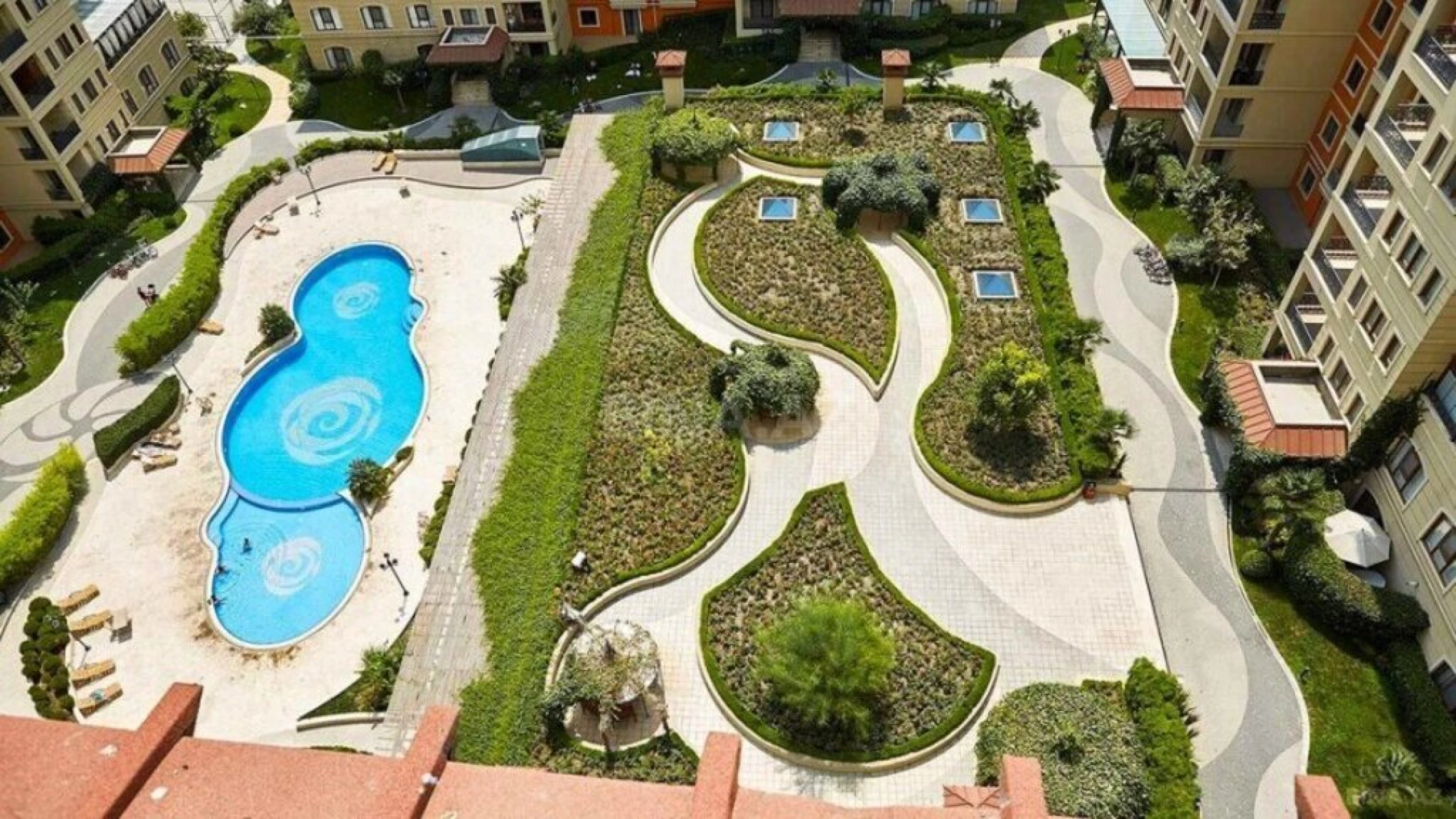 Satılır 4 otaqlı mənzil 205 m²