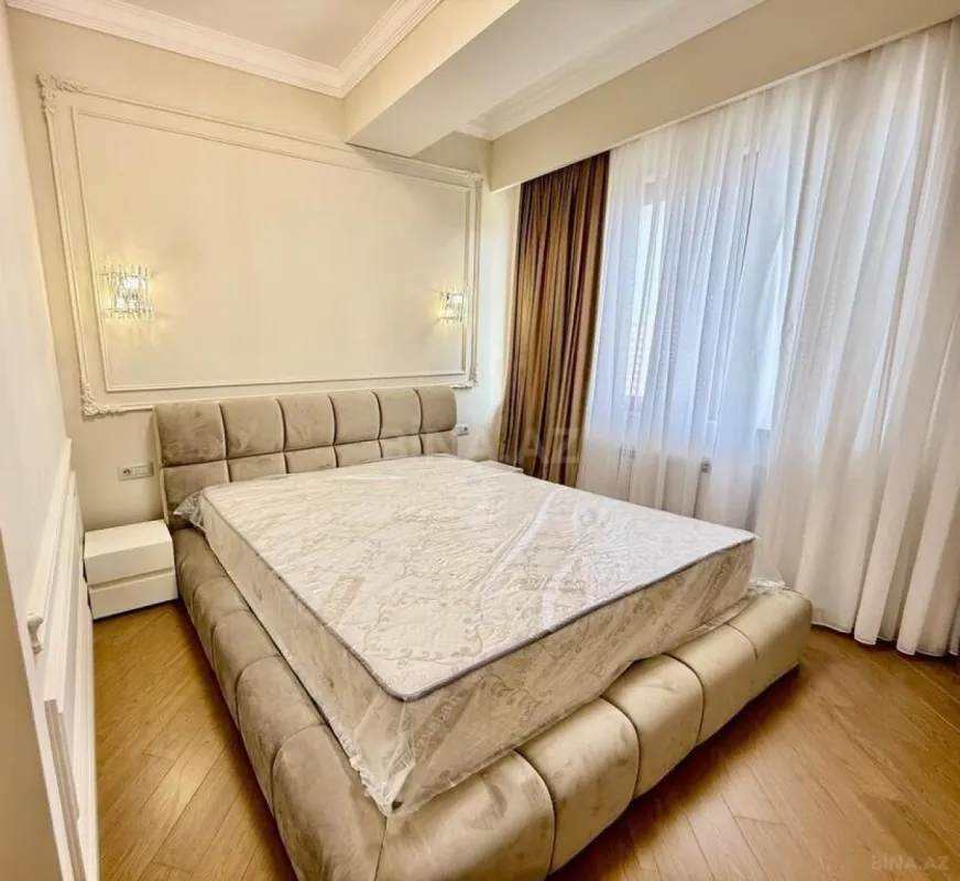 Satılır 4 otaqlı mənzil 205 m²