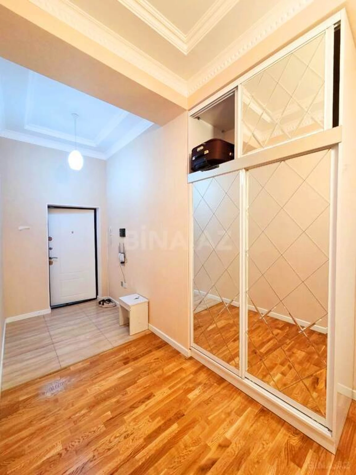 Satılır 3 otaqlı mənzil 101 m²