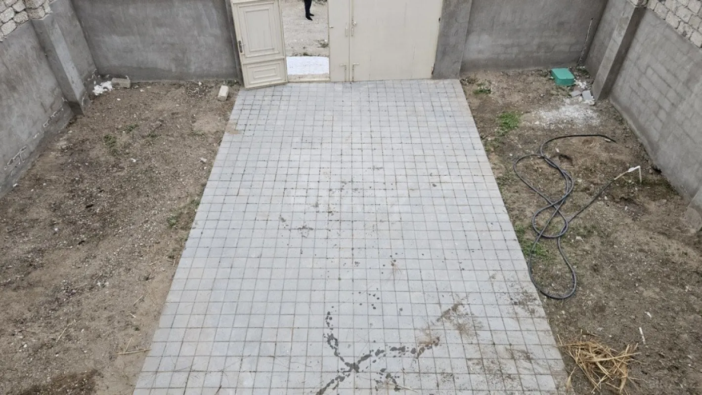 Satılır 4 otaqlı həyət evi 280 m²