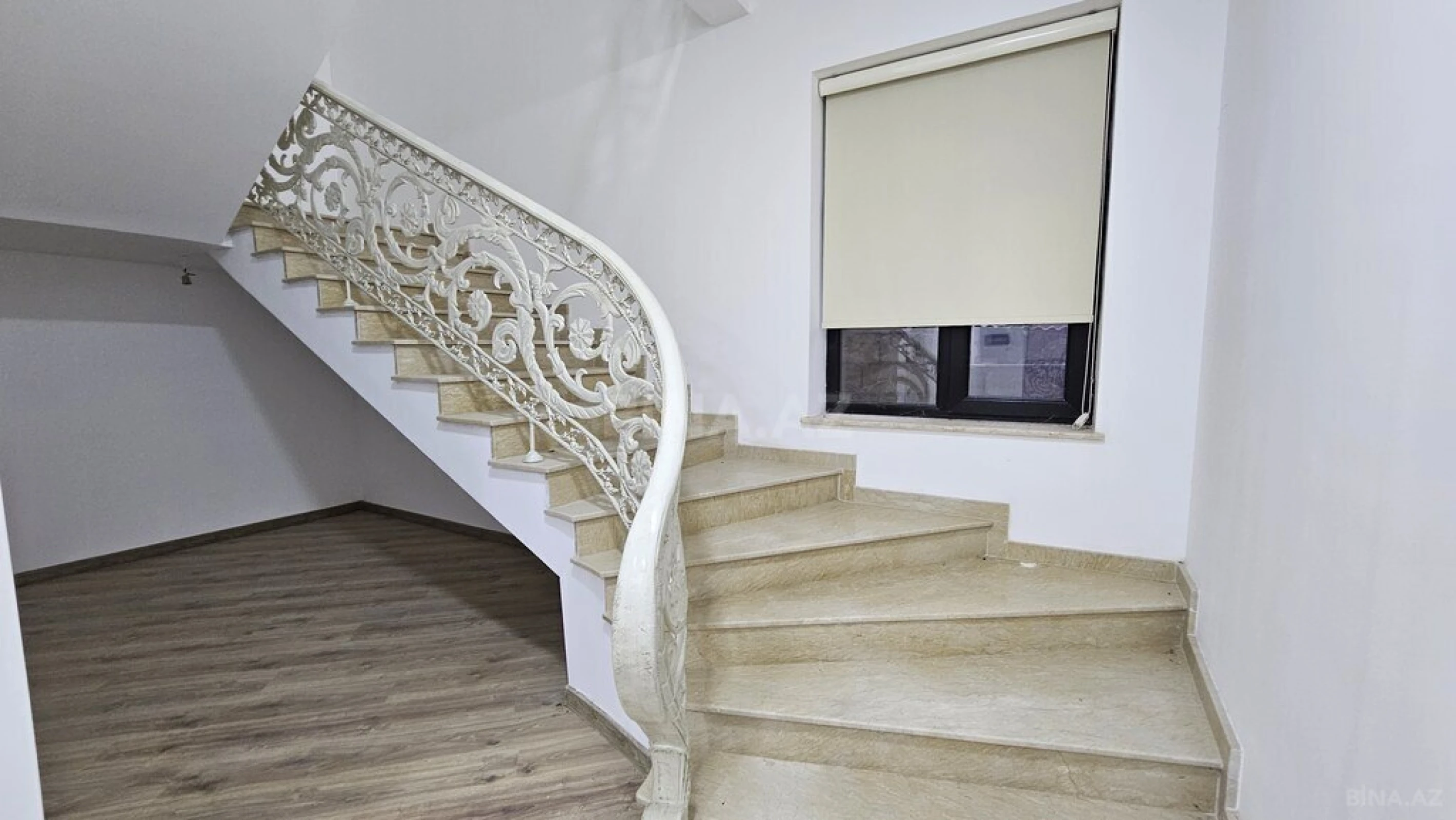 Satılır 4 otaqlı həyət evi 280 m²
