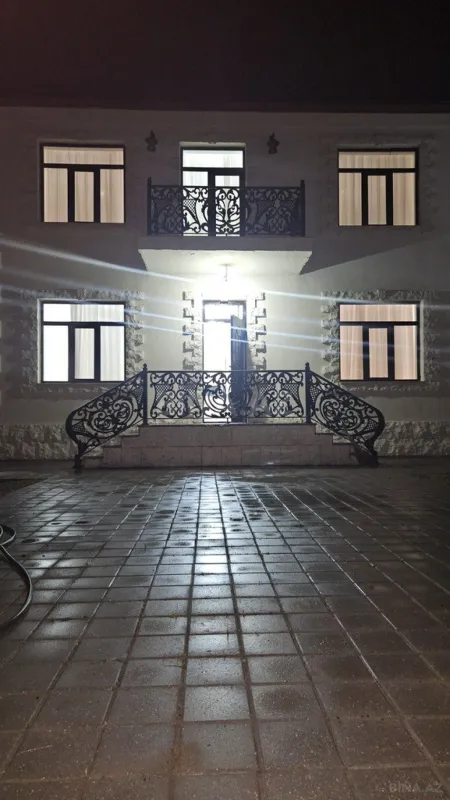 Satılır 4 otaqlı həyət evi 280 m²