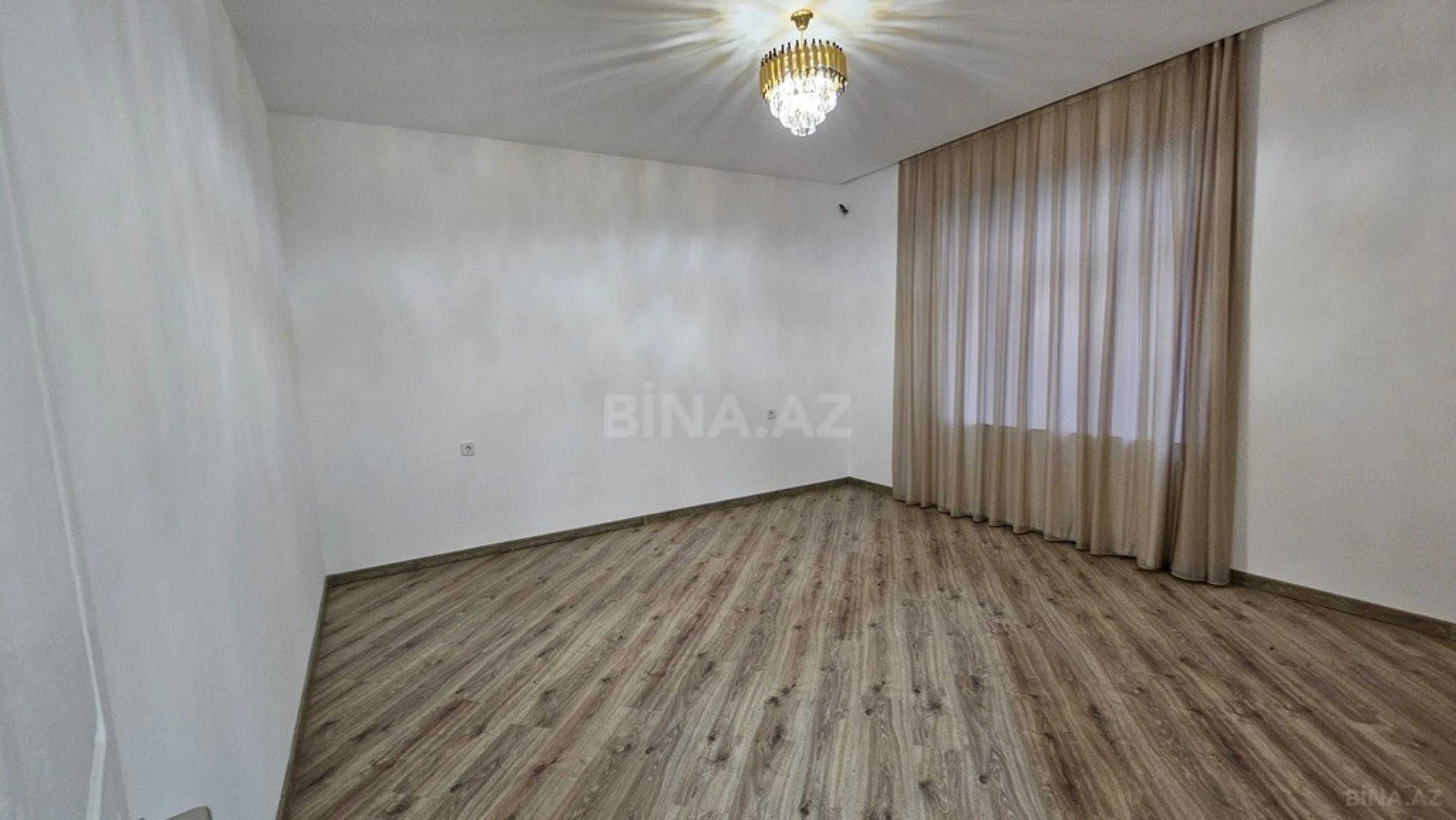 Satılır 4 otaqlı həyət evi 280 m²