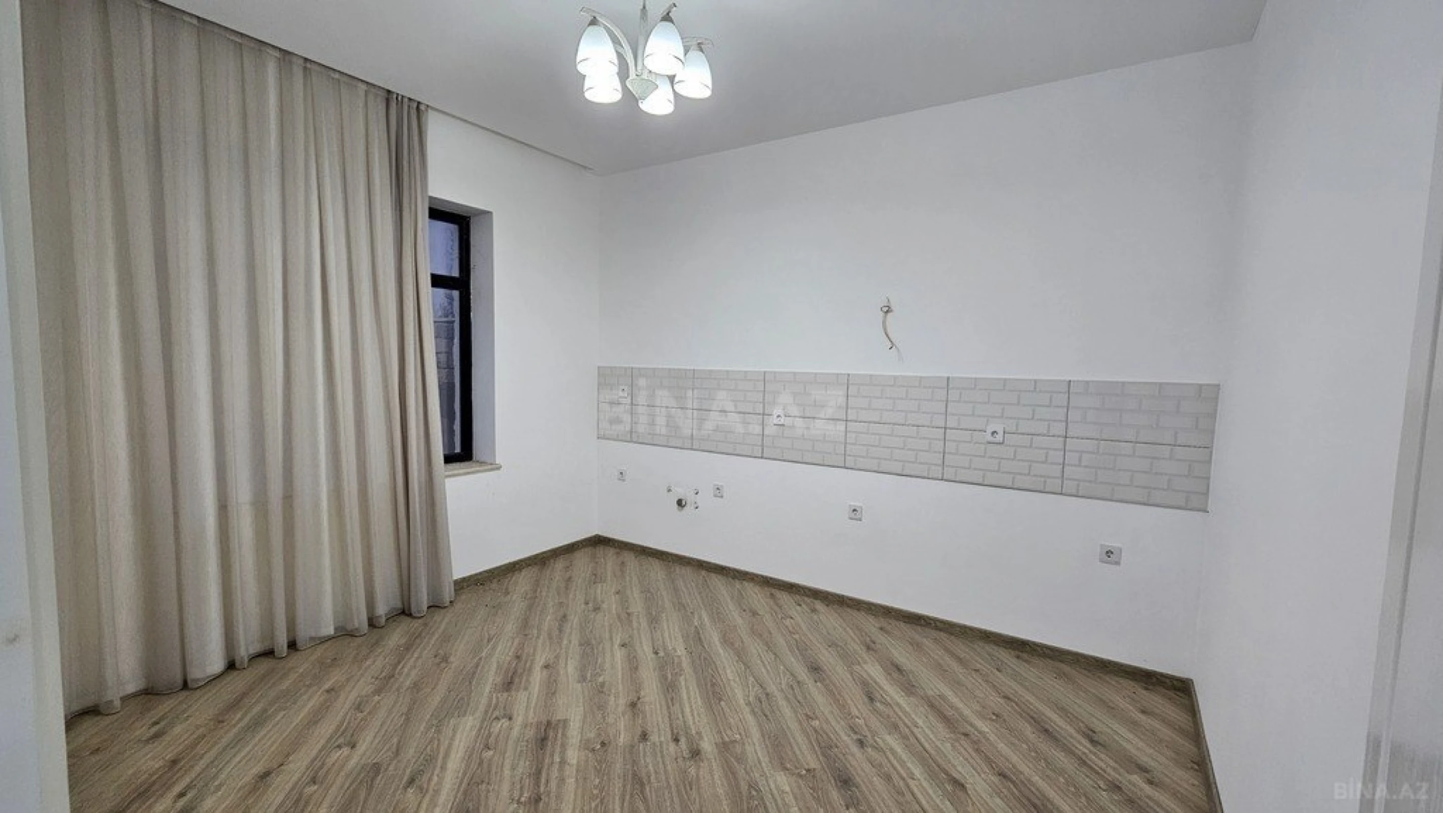 Satılır 4 otaqlı həyət evi 280 m²