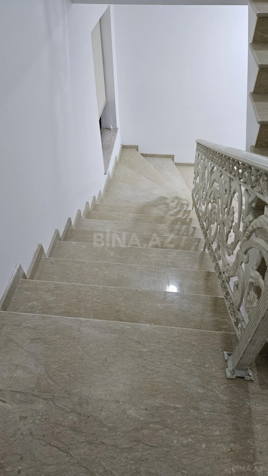 Satılır 4 otaqlı həyət evi 280 m²