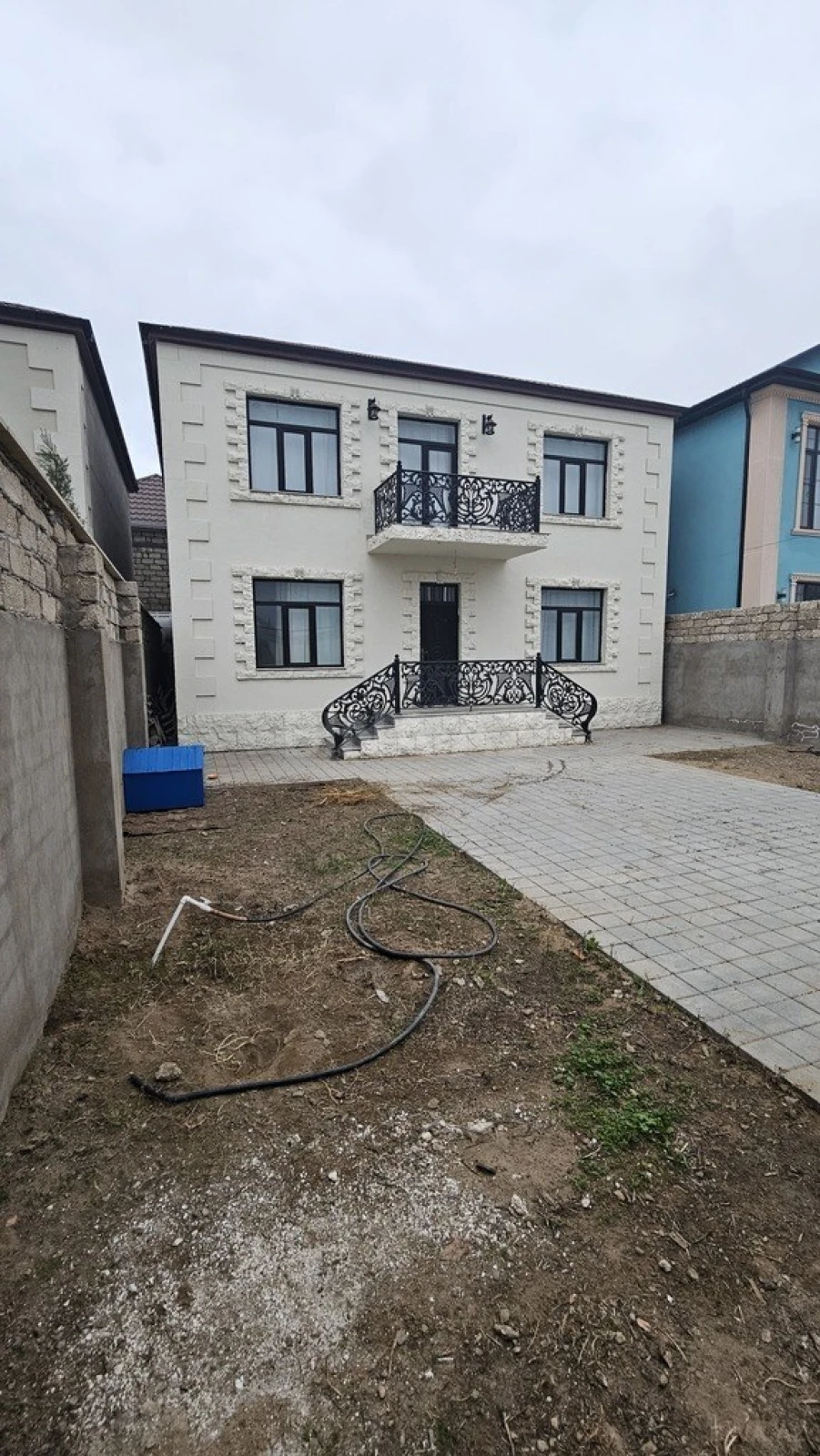Satılır 4 otaqlı həyət evi 280 m²