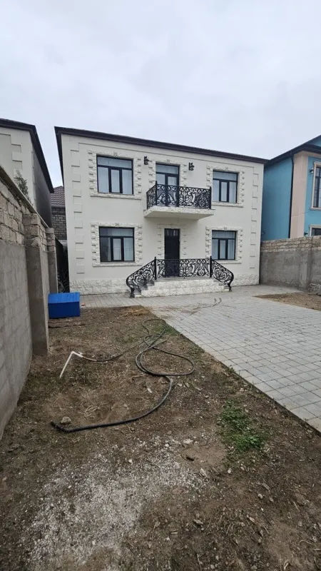 Satılır 4 otaqlı həyət evi 280 m²