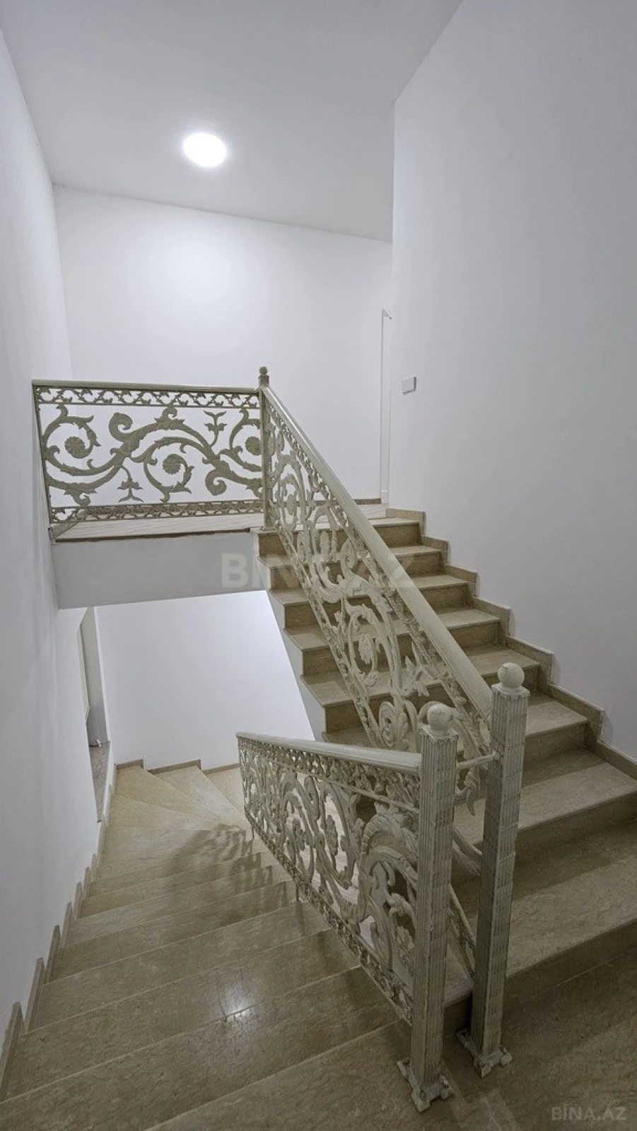 Satılır 4 otaqlı həyət evi 280 m²