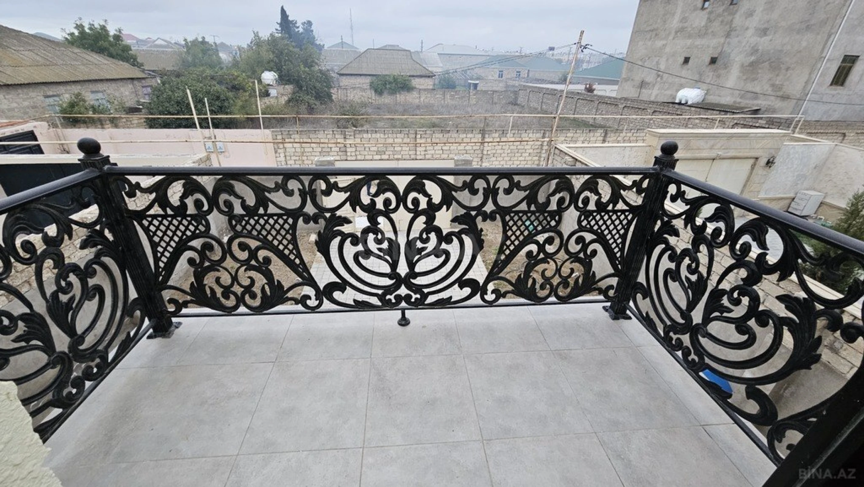 Satılır 4 otaqlı həyət evi 280 m²