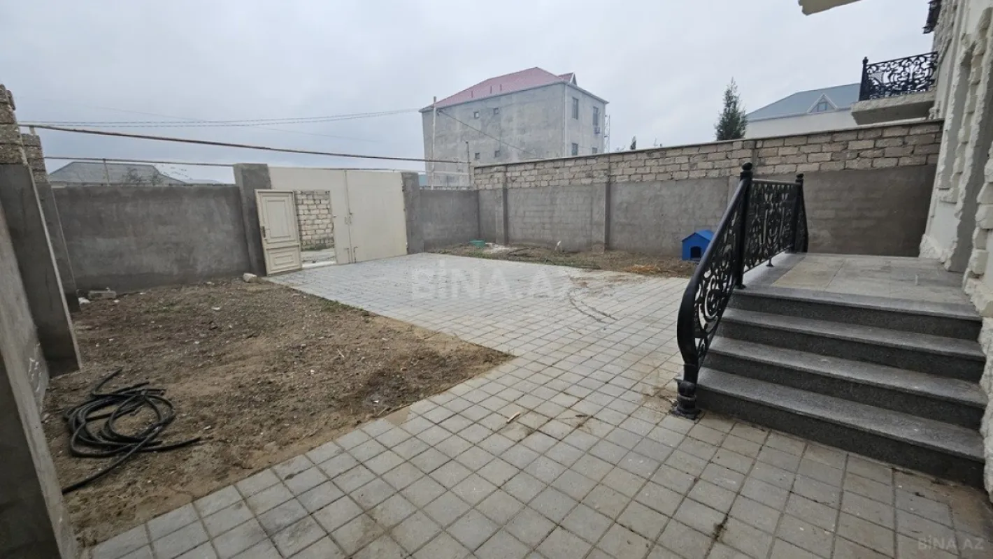 Satılır 4 otaqlı həyət evi 280 m²