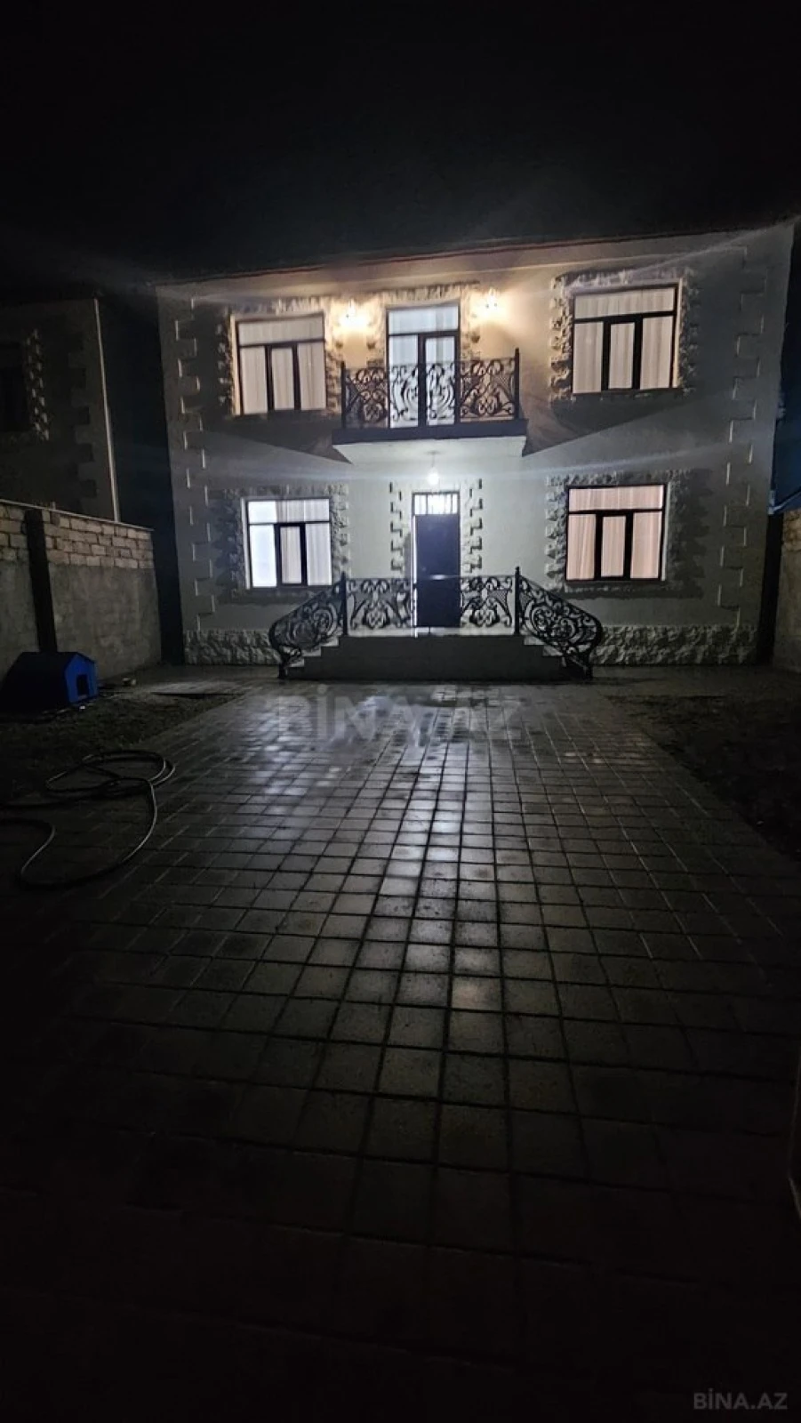 Satılır 4 otaqlı həyət evi 280 m²