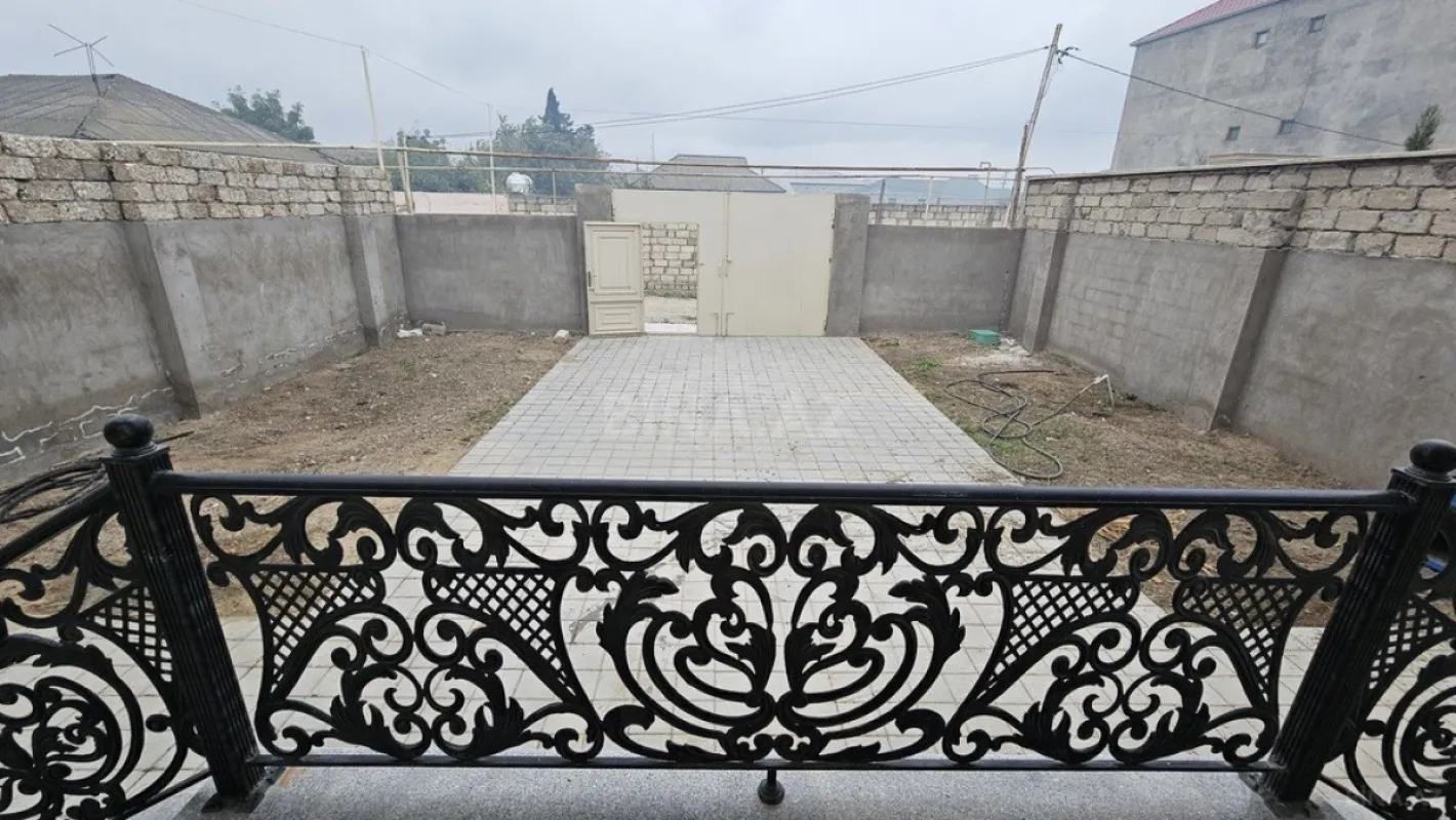 Satılır 4 otaqlı həyət evi 280 m²