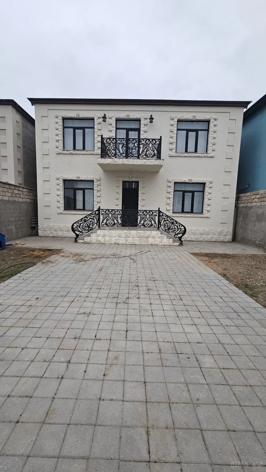 Satılır 4 otaqlı həyət evi 280 m²