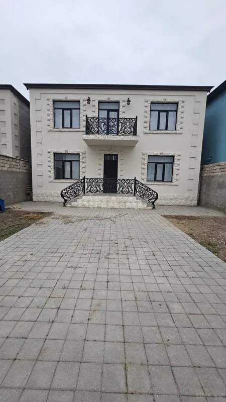 Satılır 4 otaqlı həyət evi 280 m²
