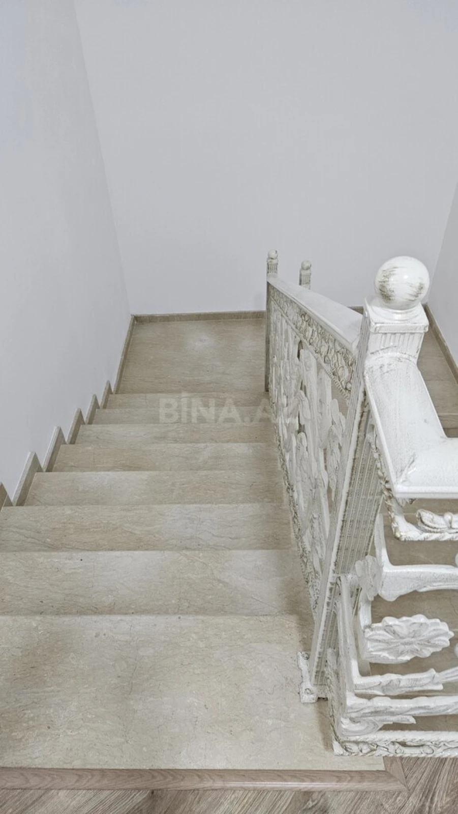 Satılır 4 otaqlı həyət evi 280 m²