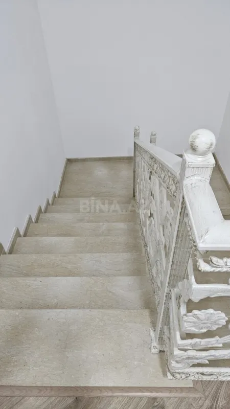 Satılır 4 otaqlı həyət evi 280 m²