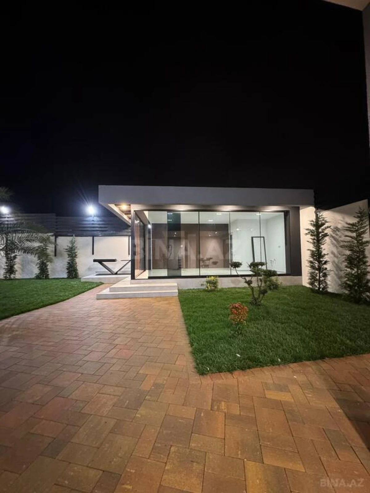 Satılır 5 otaqlı həyət evi 260 m²