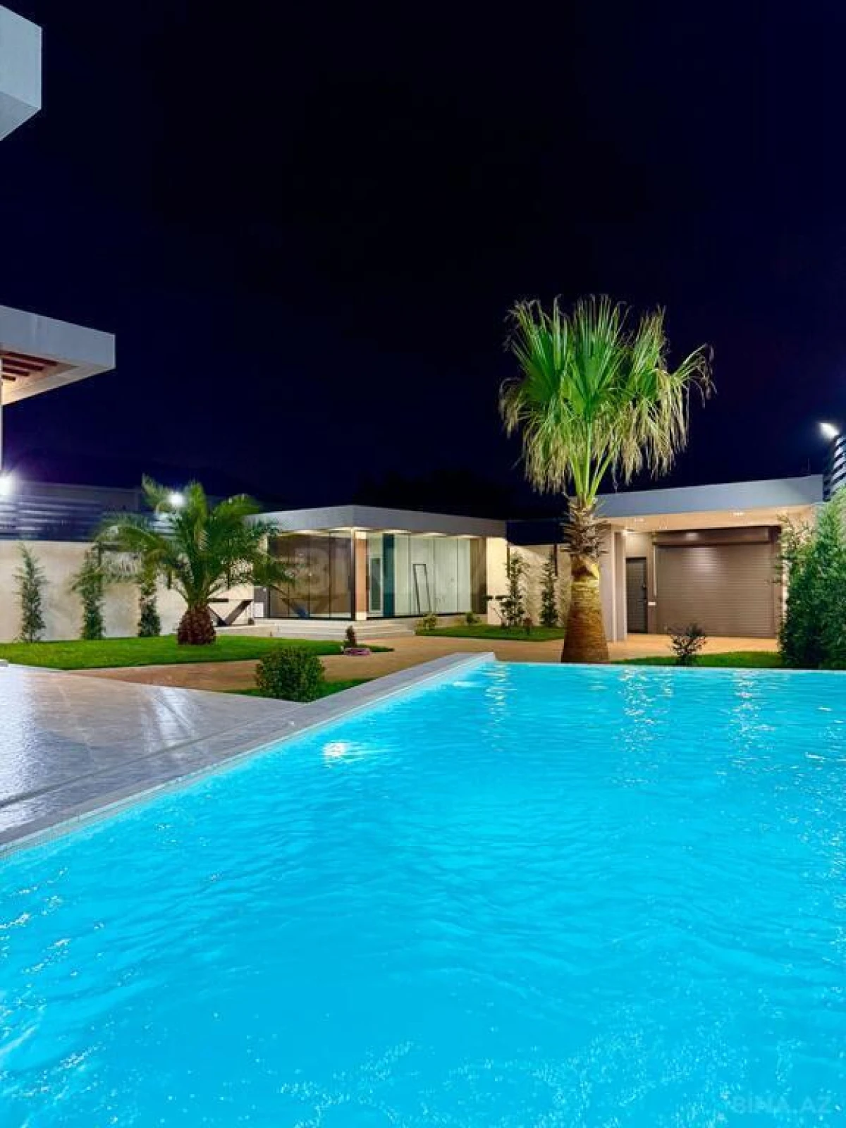 Satılır 5 otaqlı həyət evi 260 m²