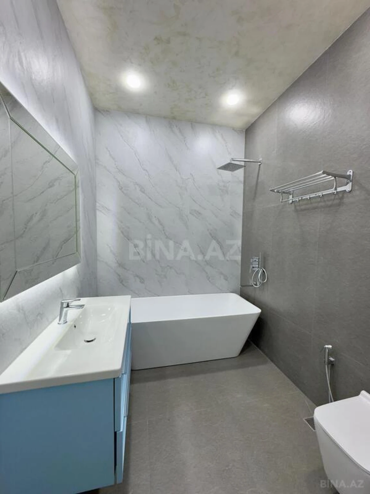 Satılır 5 otaqlı həyət evi 260 m²