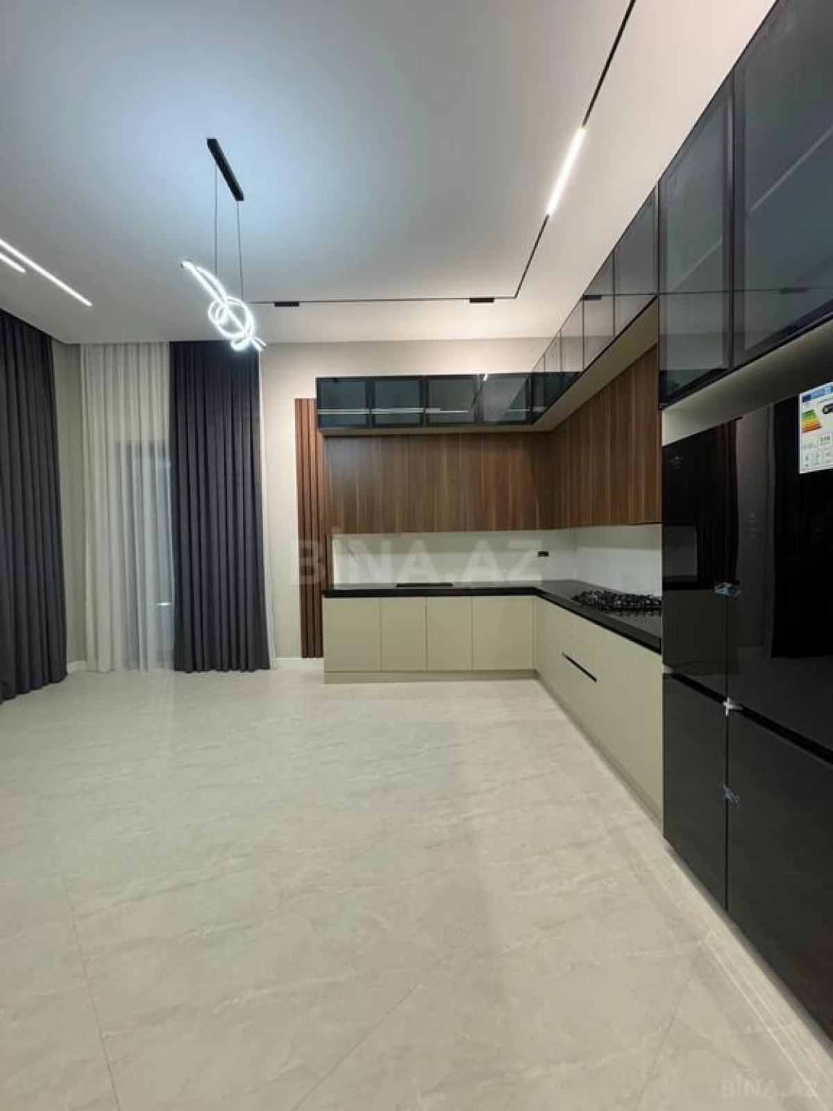 Satılır 5 otaqlı həyət evi 260 m²
