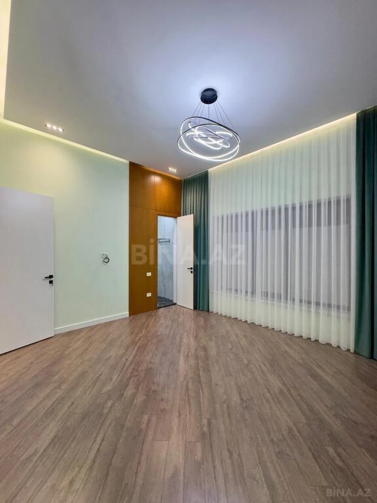 Satılır 5 otaqlı həyət evi 260 m²