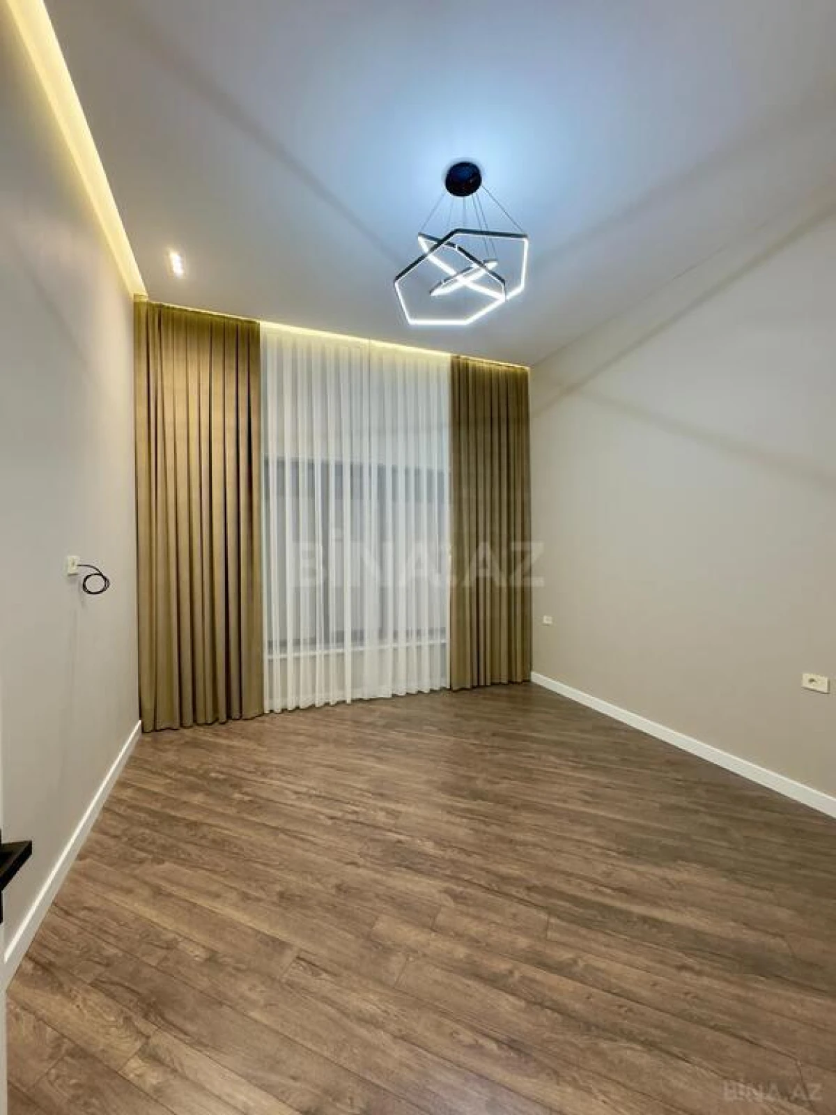 Satılır 5 otaqlı həyət evi 260 m²