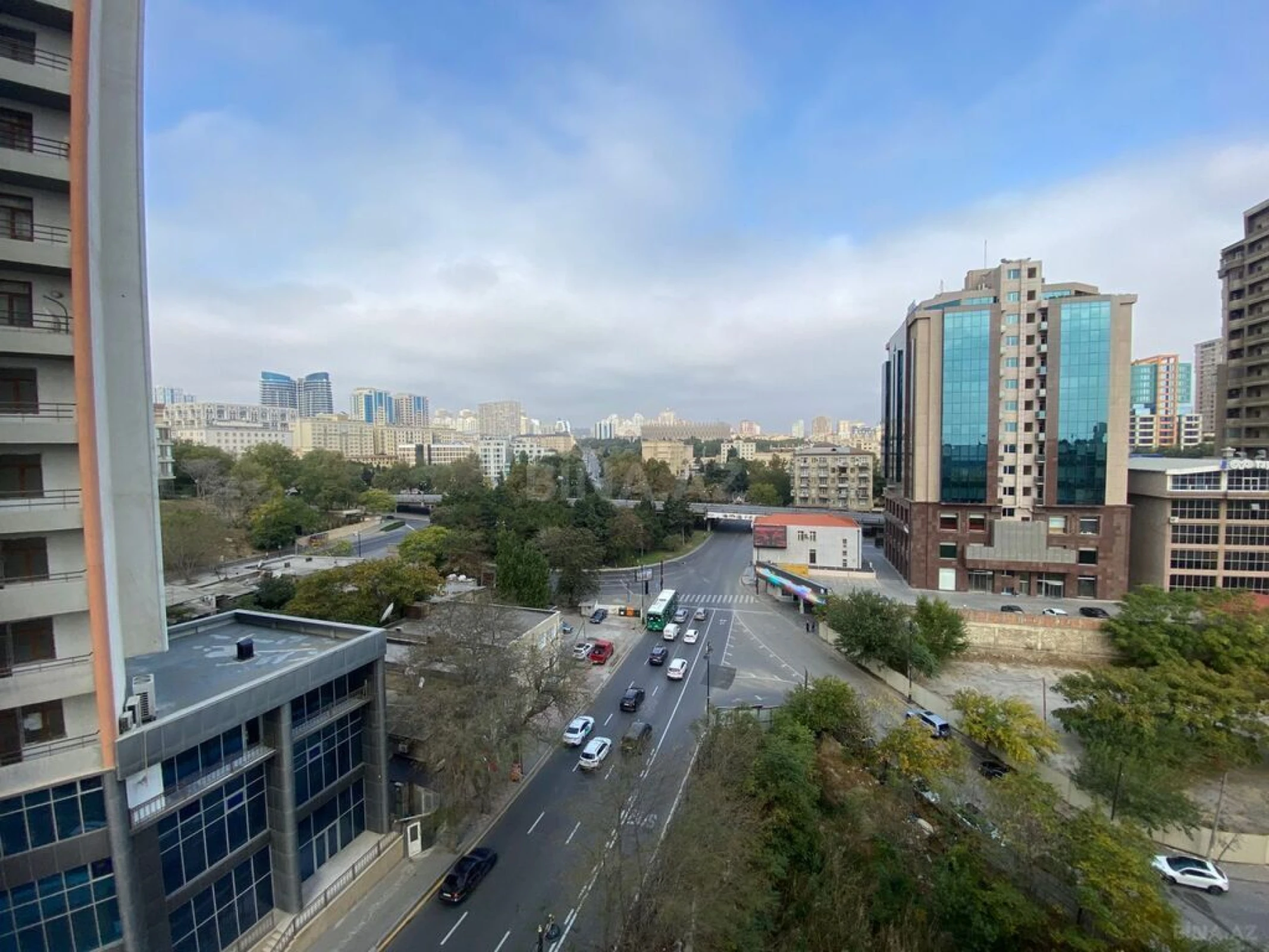 Satılır 4 otaqlı mənzil 238 m²