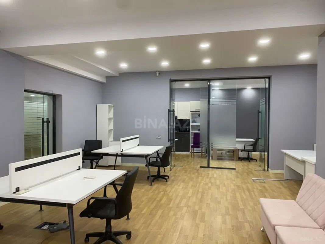 Satılır 4 otaqlı mənzil 238 m²