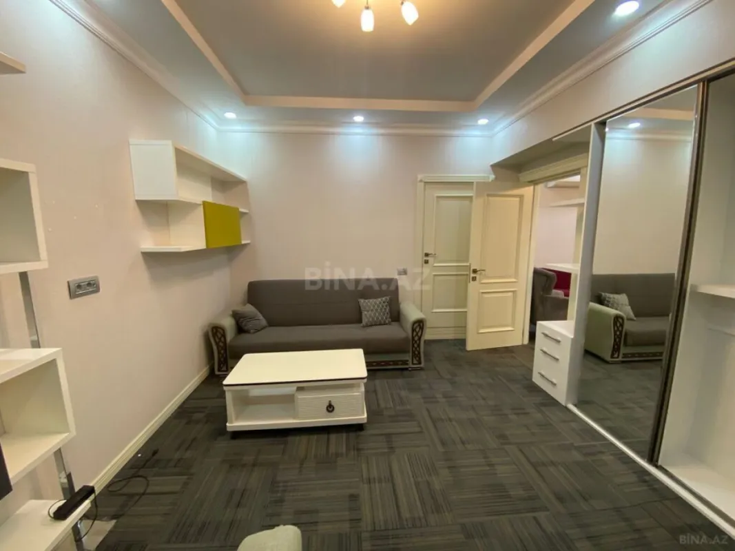 Satılır 4 otaqlı mənzil 238 m²