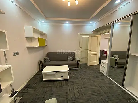 Satılır 4 otaqlı mənzil 238 m²