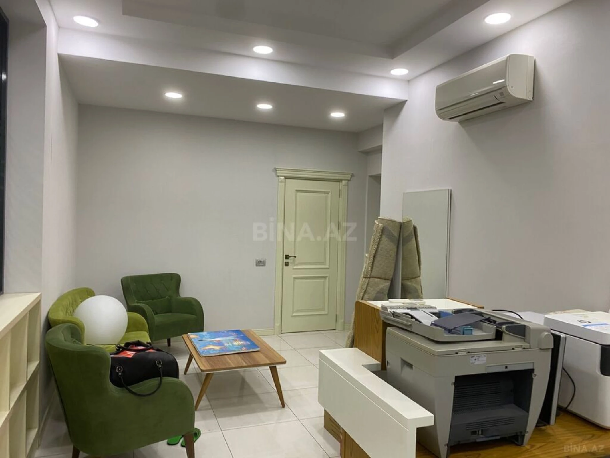 Satılır 4 otaqlı mənzil 238 m²