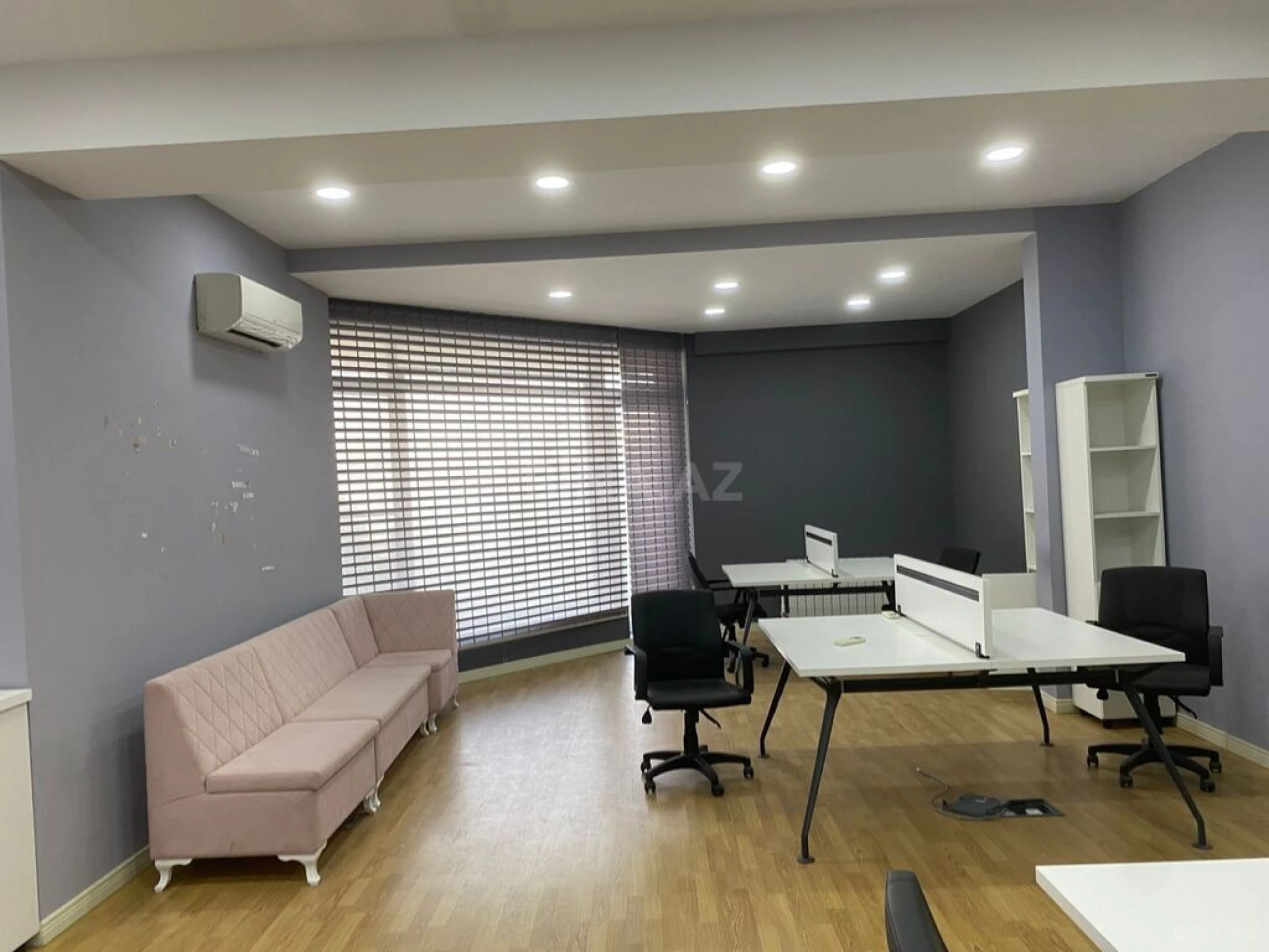 Satılır 4 otaqlı mənzil 238 m²