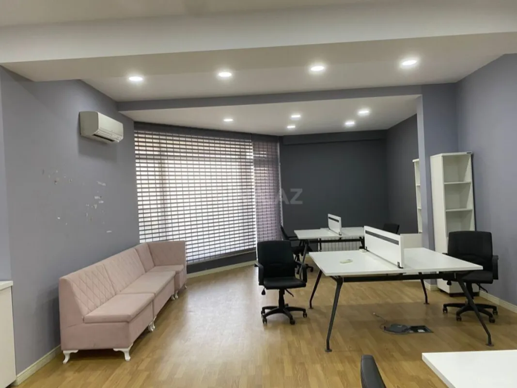 Satılır 4 otaqlı mənzil 238 m²