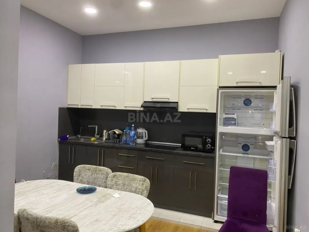 Satılır 4 otaqlı mənzil 238 m²