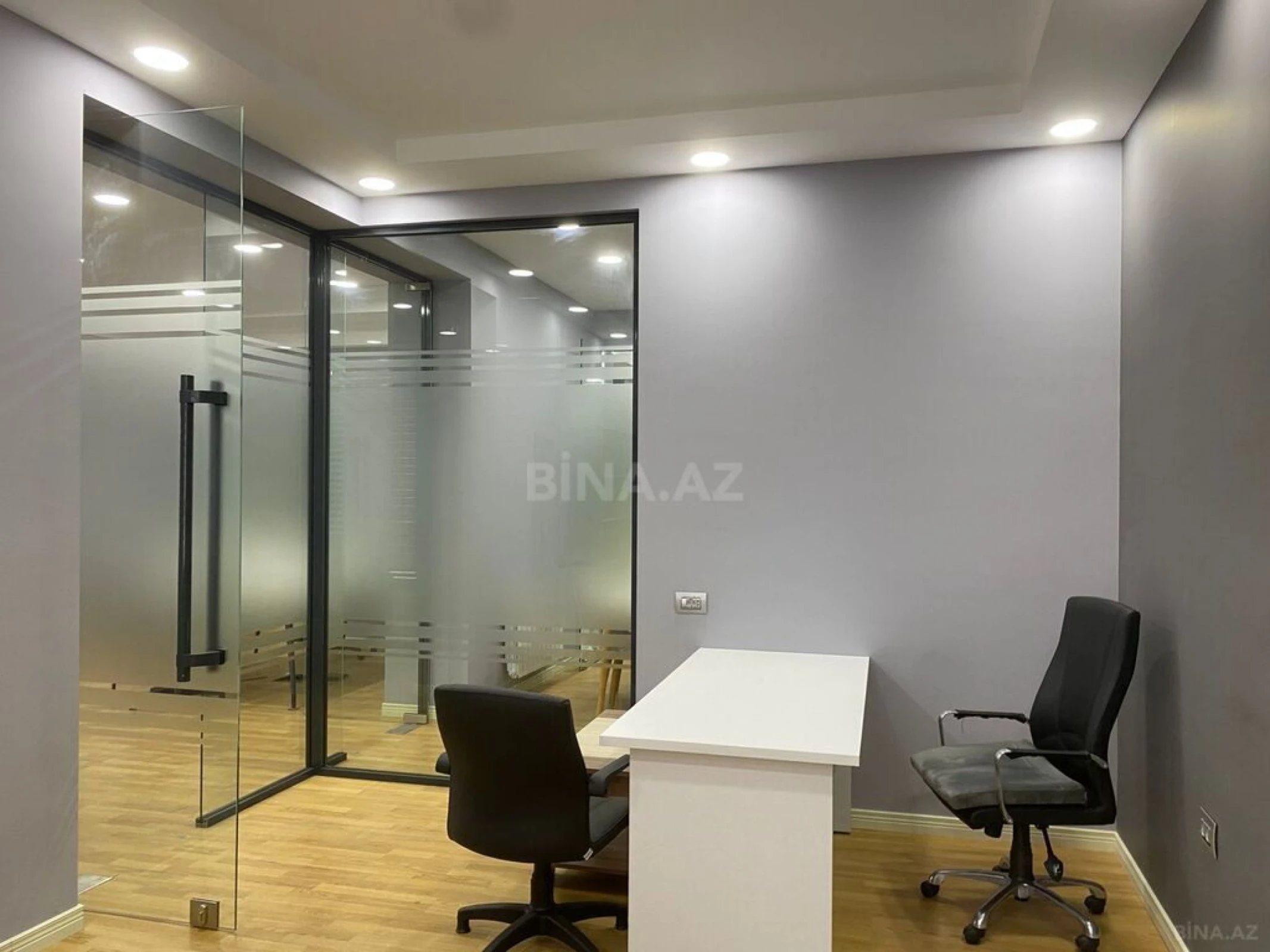 Satılır 4 otaqlı mənzil 238 m²