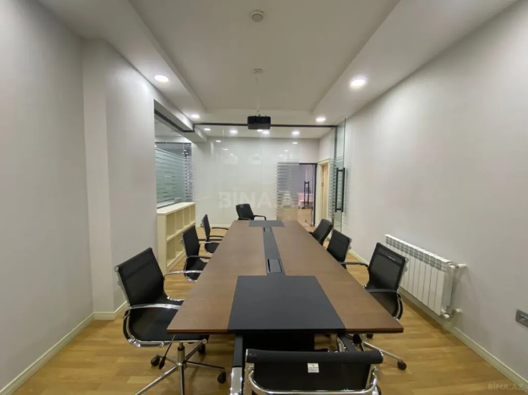 Satılır 4 otaqlı mənzil 238 m²