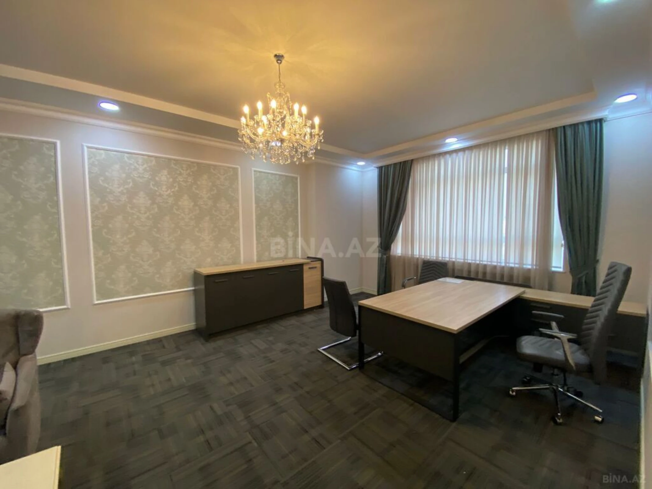 Satılır 4 otaqlı mənzil 238 m²