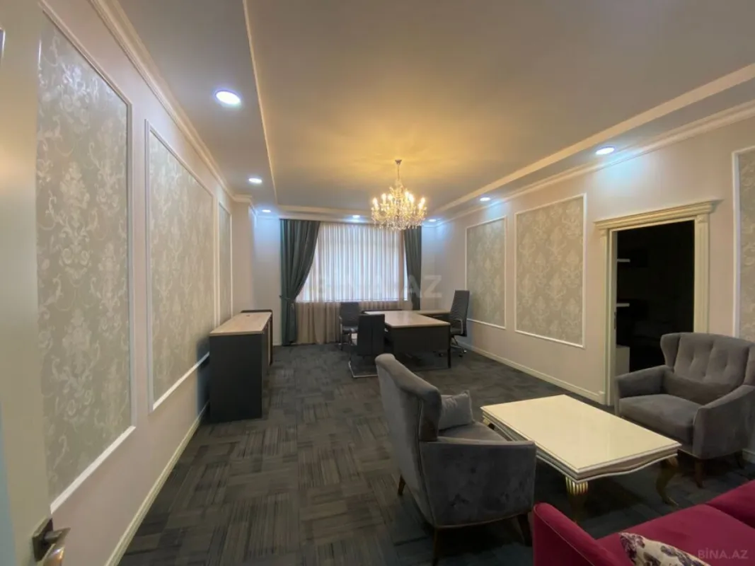 Satılır 4 otaqlı mənzil 238 m²