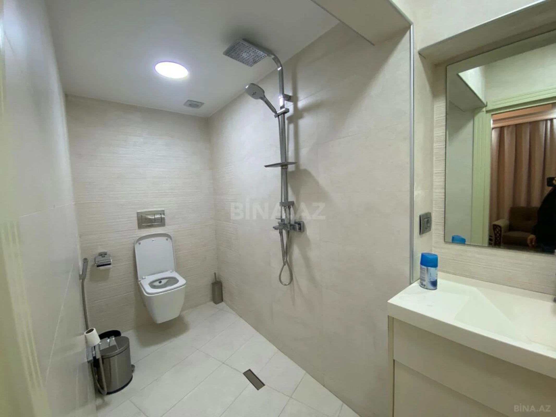 Satılır 4 otaqlı mənzil 238 m²