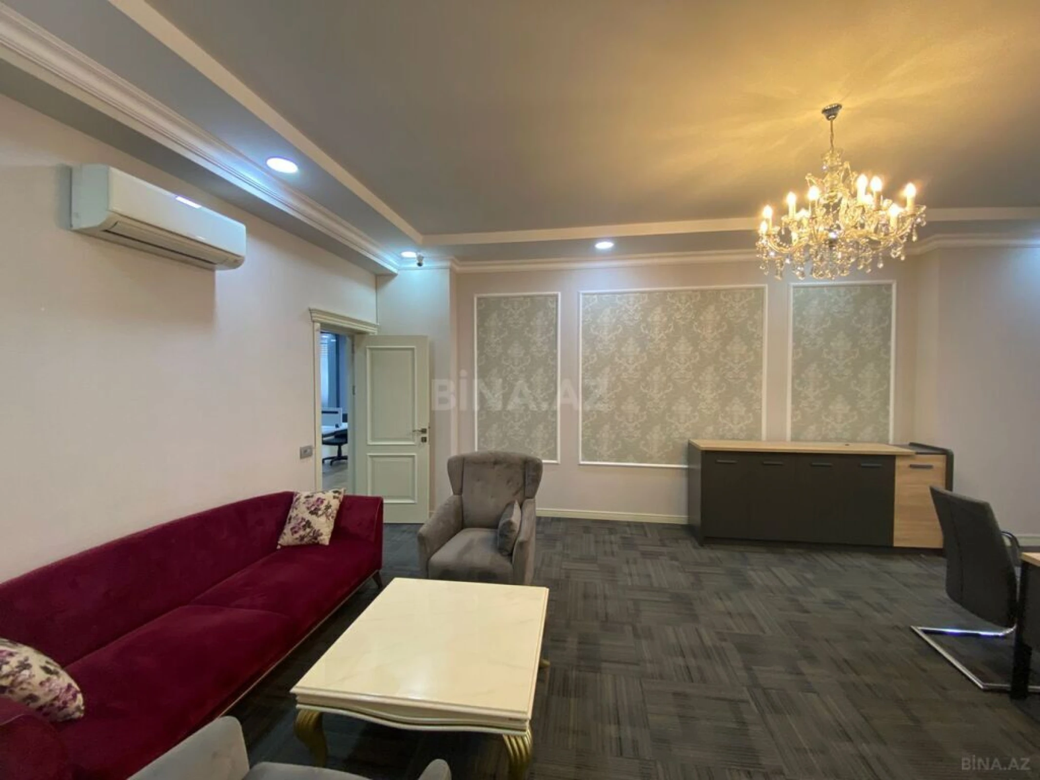 Satılır 4 otaqlı mənzil 238 m²
