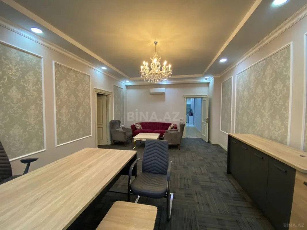 Satılır 4 otaqlı mənzil 238 m²