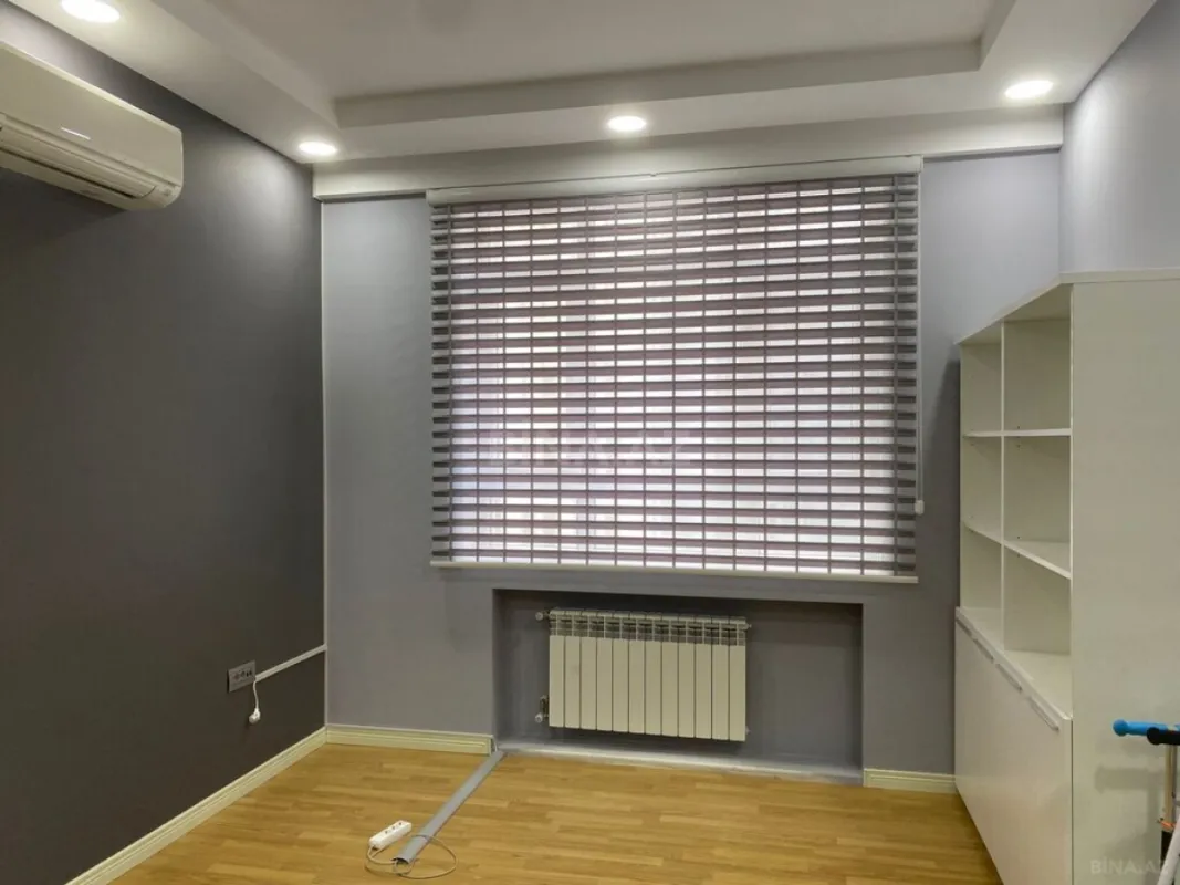 Satılır 4 otaqlı mənzil 238 m²
