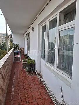 Satılır 5 otaqlı mənzil 180 m²