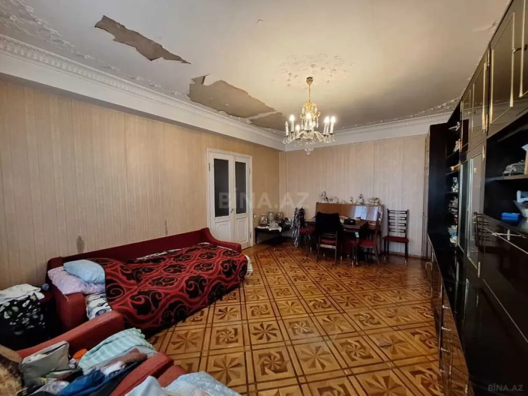 Satılır 5 otaqlı mənzil 180 m²